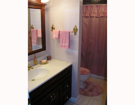 2120 Greentree Road, Unit 302E Pittsburgh, PA 15220 - Photo 5 of 6 Master Bath/Spa.