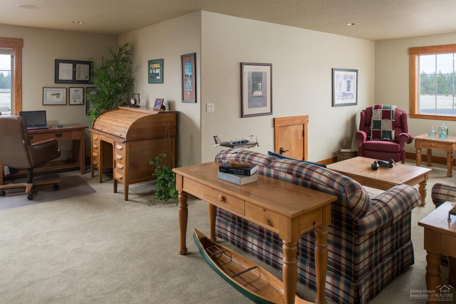 56902 River Road Sunriver, OR 97707 - Photo 21 of 24 Space for the whole crowd! The family ro