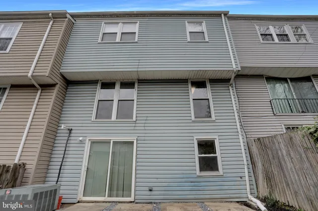 a view of a house with backyard and a tree