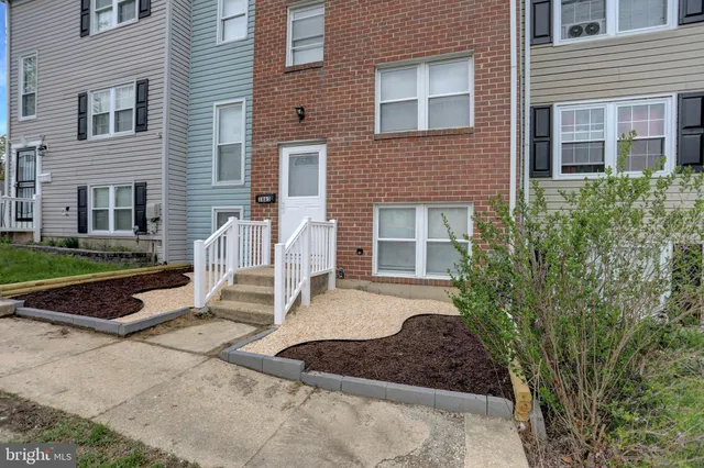 a view of a house with a yard and garage