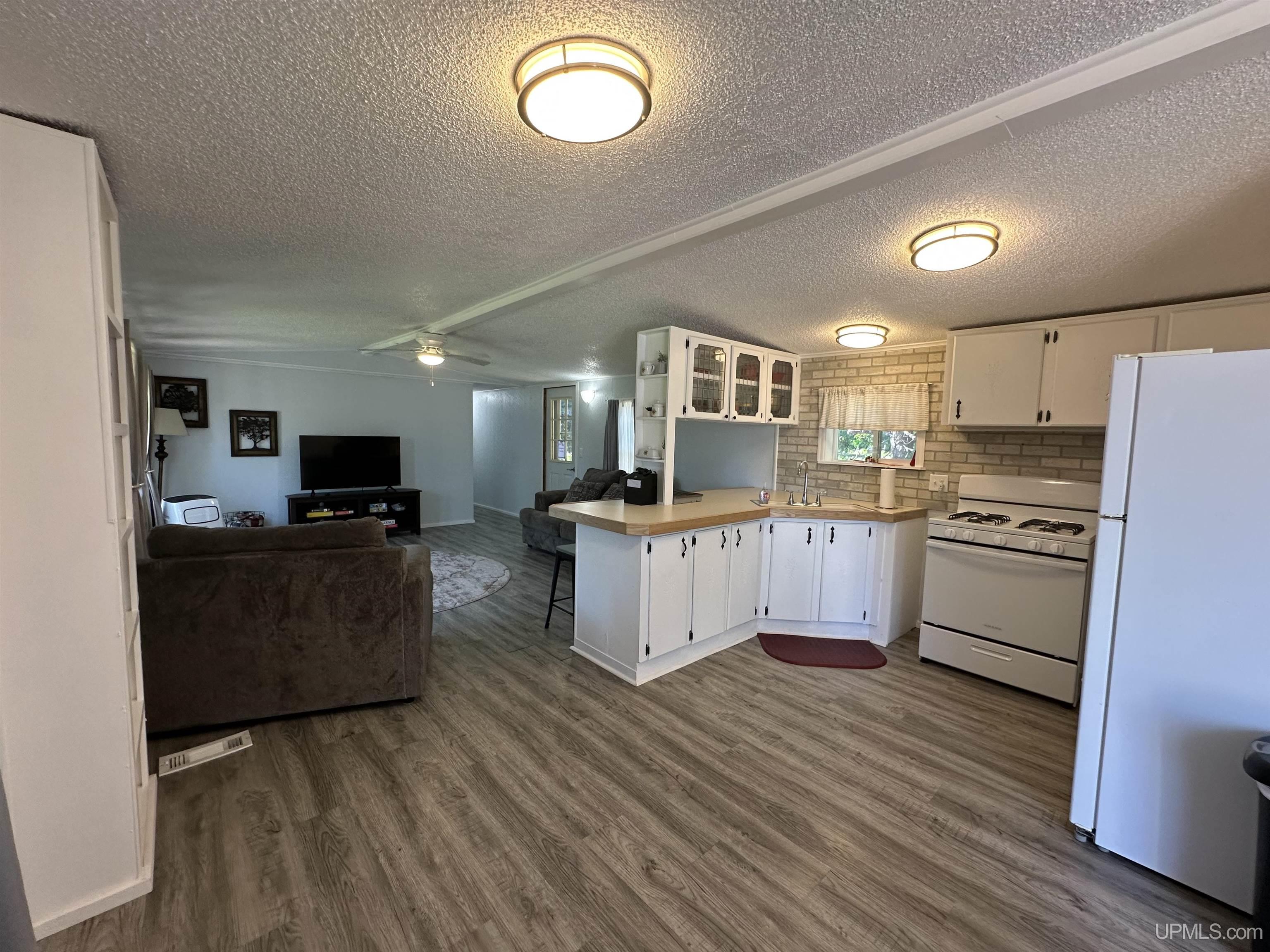 7860 County 426 M.5 Road Gladstone, MI 49837 - Photo 3 of 15 Gallery Image 3