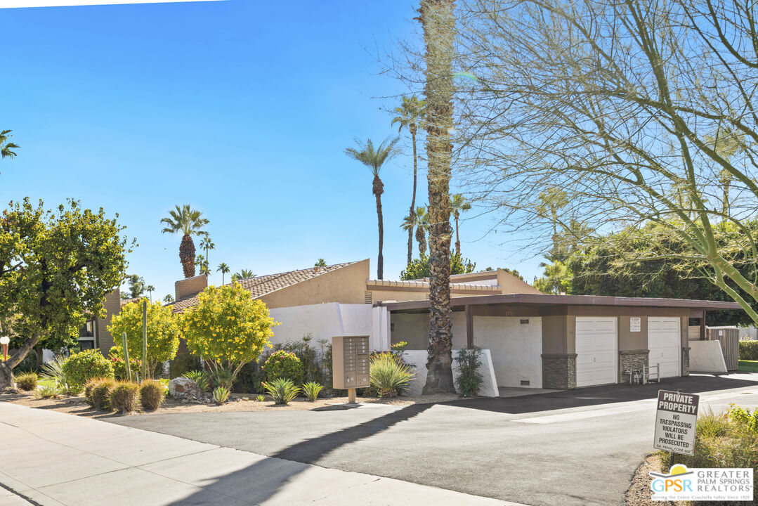 1775 Ramon Road, Unit 43 Palm Springs, CA 92264 - Photo 4 of 32 Gallery Image 4