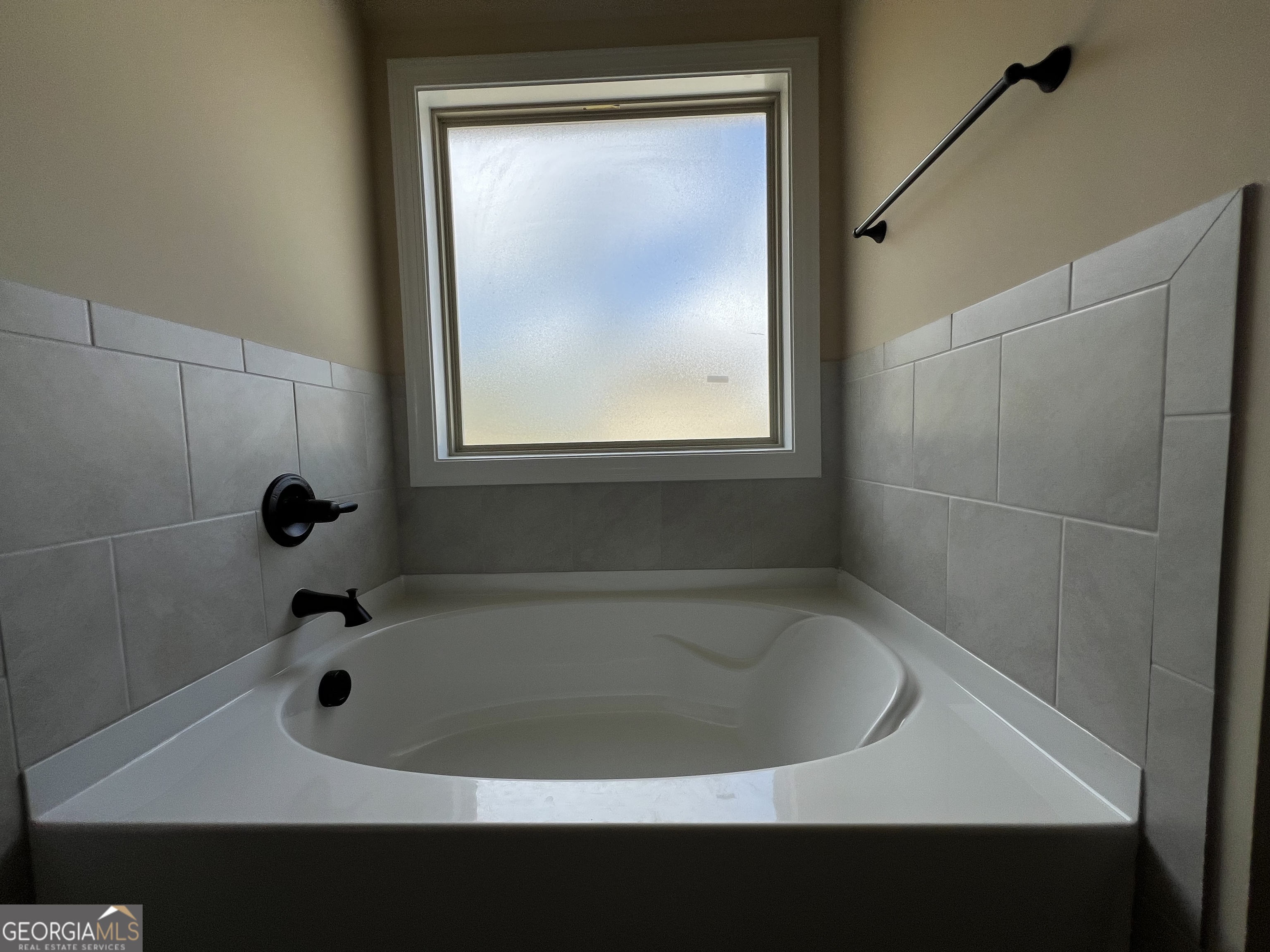341 Homestead Circle Forsyth, GA 31029 - Photo 21 of 38 a bathroom with a bathtub