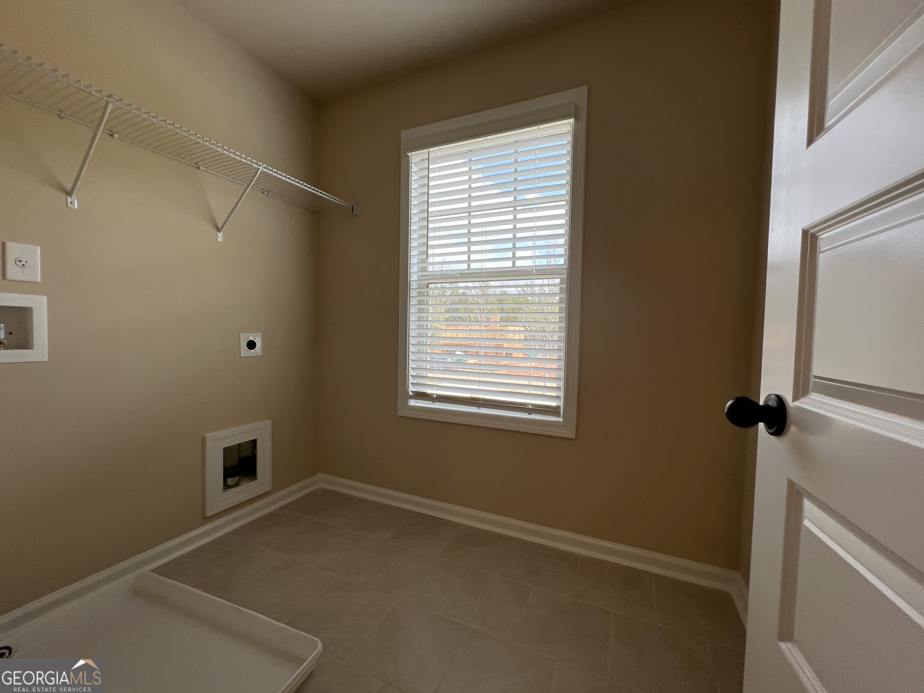 341 Homestead Circle Forsyth, GA 31029 - Photo 34 of 38 a room that has a window in it