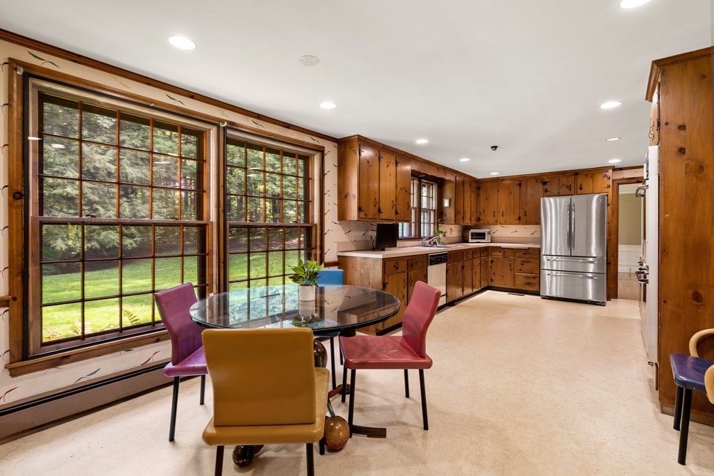 81 Draper Road Wayland, MA 01778 - Photo 13 of 39