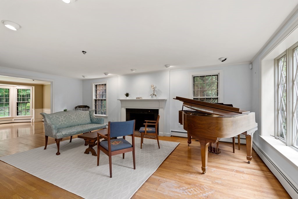 81 Draper Road Wayland, MA 01778 - Photo 8 of 39