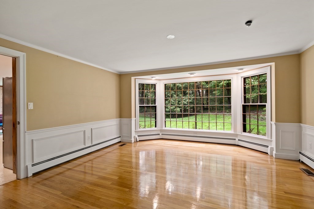 81 Draper Road Wayland, MA 01778 - Photo 10 of 39