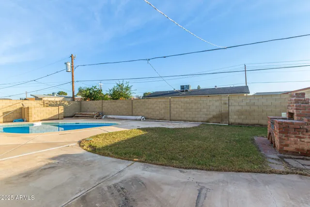 a view of garden with tall buildings