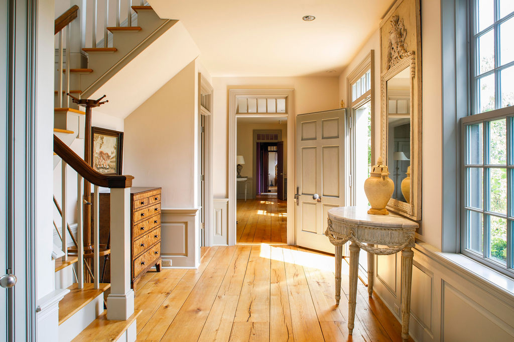 35 Shawkemo Road Nantucket, MA 02554 - Photo 15 of 53 a view of a hallway with wooden floor and furniture