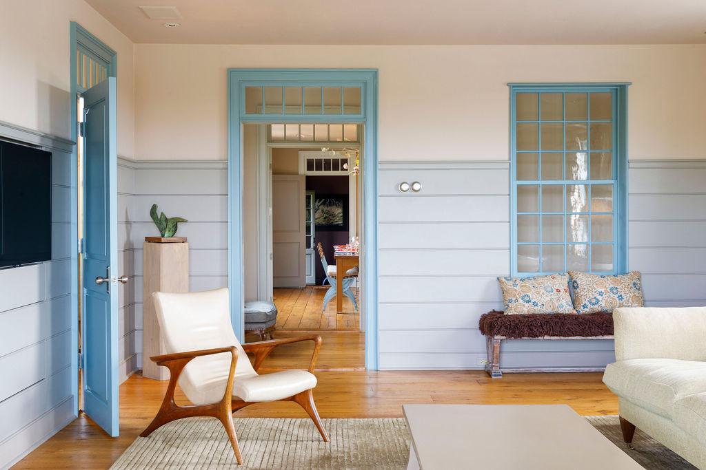 35 Shawkemo Road Nantucket, MA 02554 - Photo 20 of 53 a living room with furniture and a window