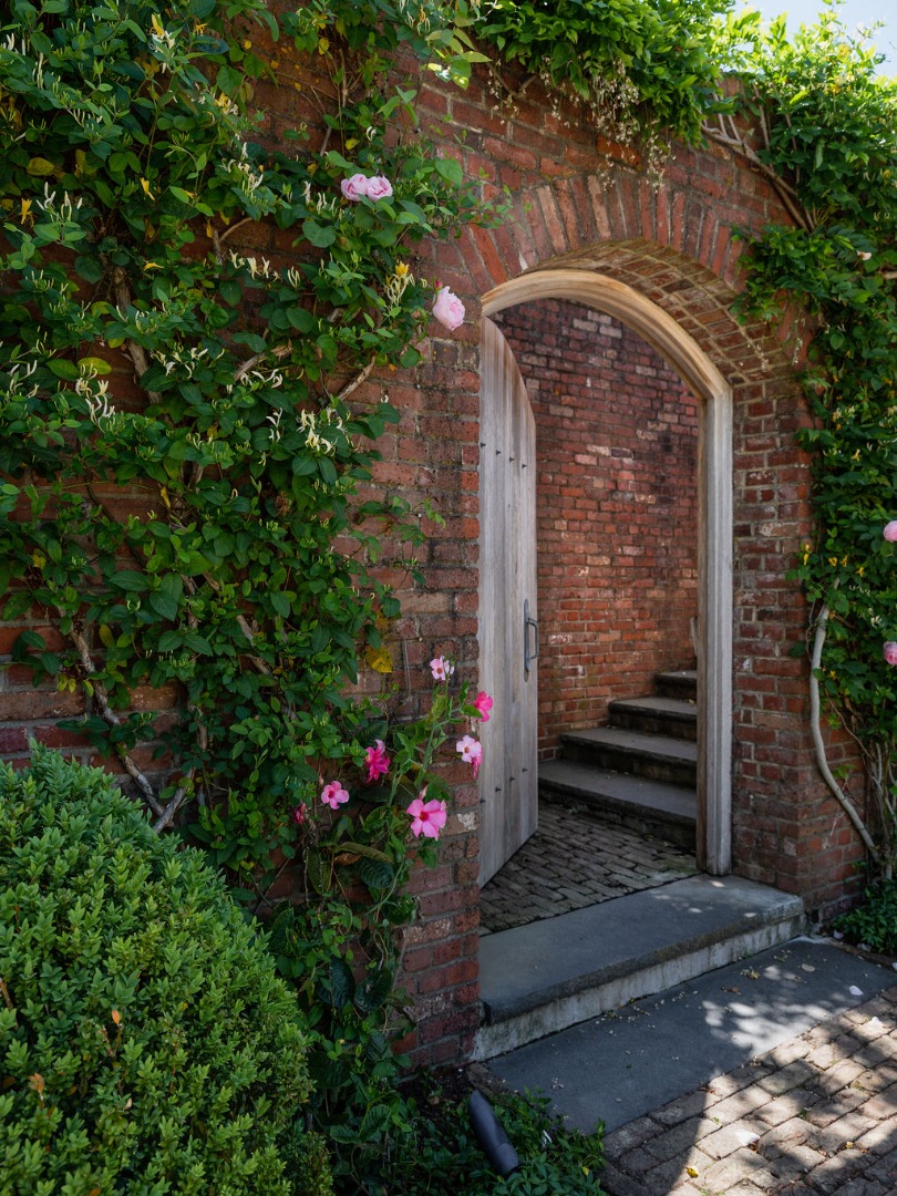 35 Shawkemo Road Nantucket, MA 02554 - Photo 6 of 53 a front view of a house with a garden
