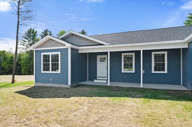$539,900 | 633 Streamside Avenue, Hermon, ME 04401