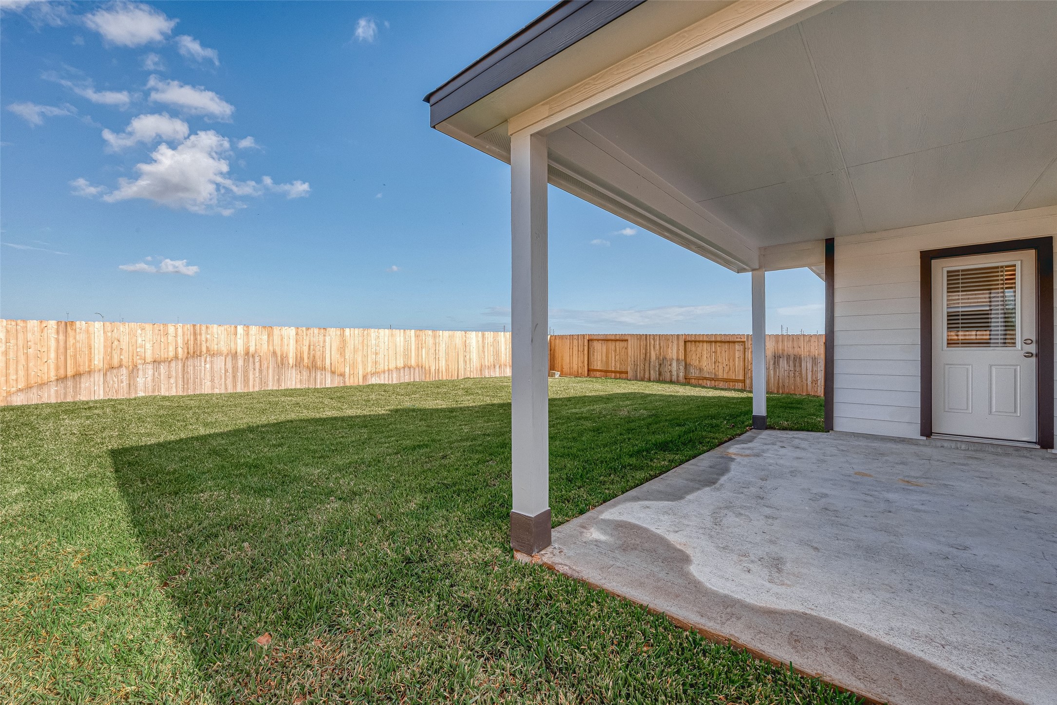 5318 Briana Dee Drive Rosharon, TX 77583 - Photo 27 of 29 a view of a backyard with garden