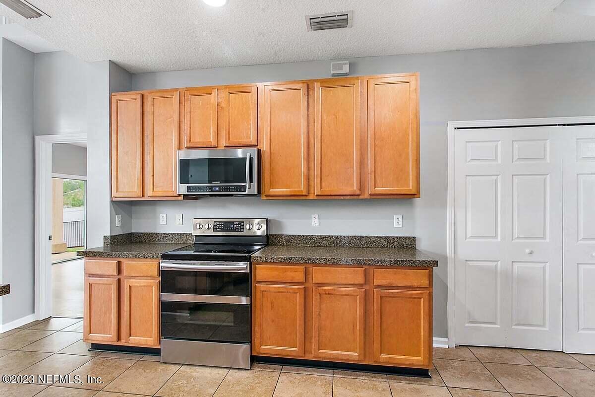 657 Reflection Cove Road Jacksonville, FL 32218 - Photo 7 of 27 657 - Kitchen 2 (3)