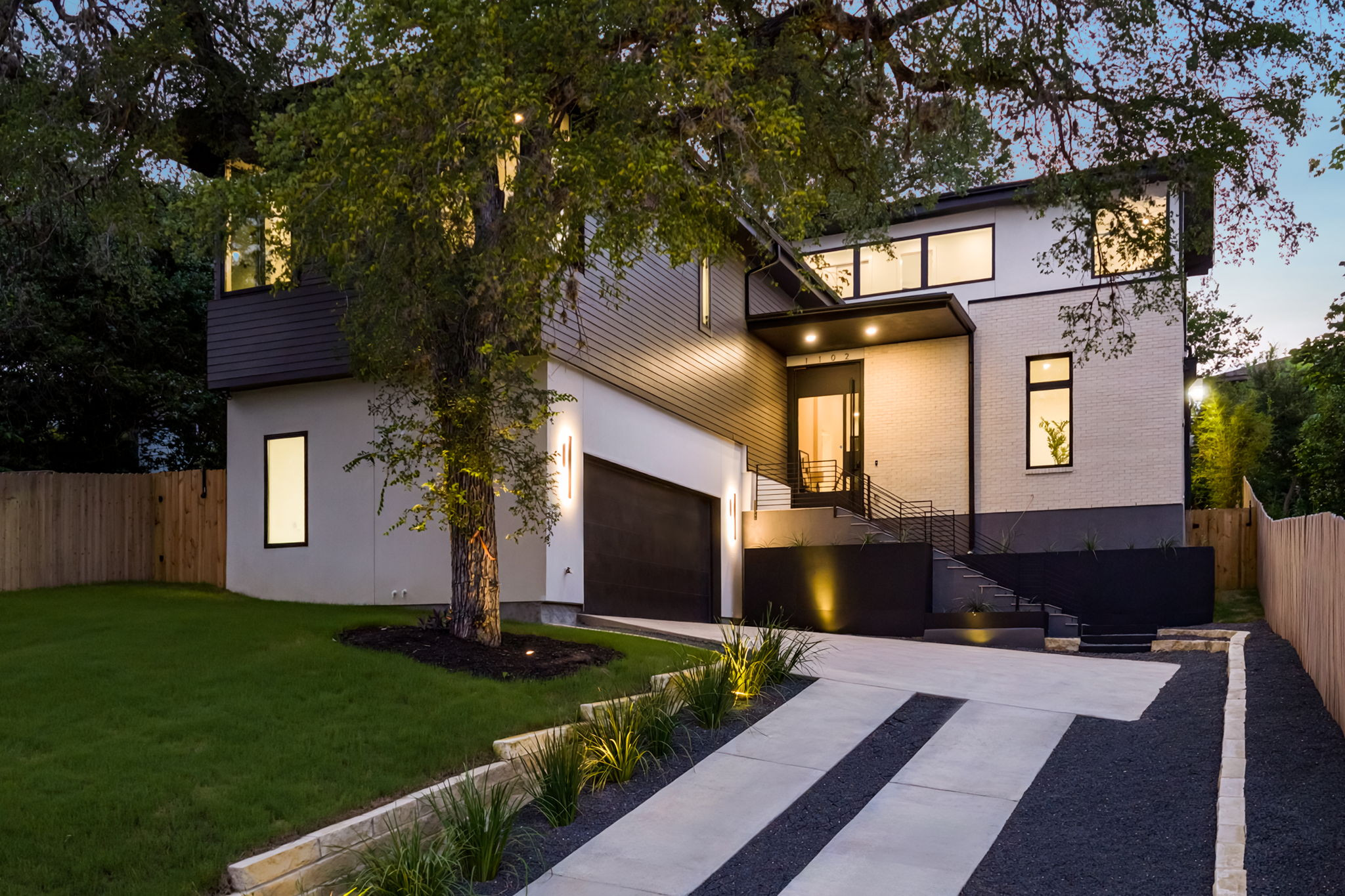 1102 Summit Street Austin, TX 78741 - Photo 2 of 32