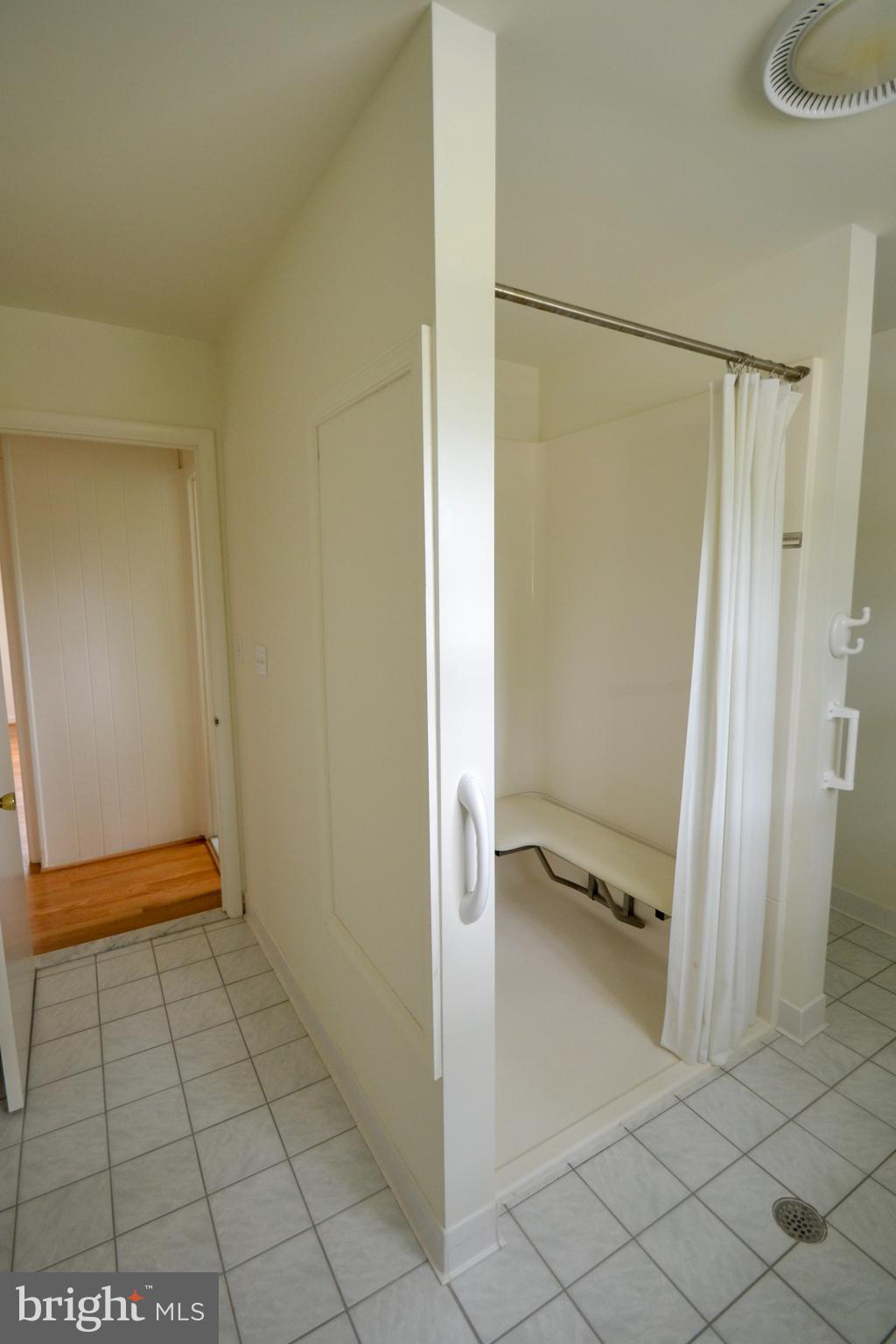 8638 Lucerne Road Randallstown, MD 21133 - Photo 15 of 33 Custom bath