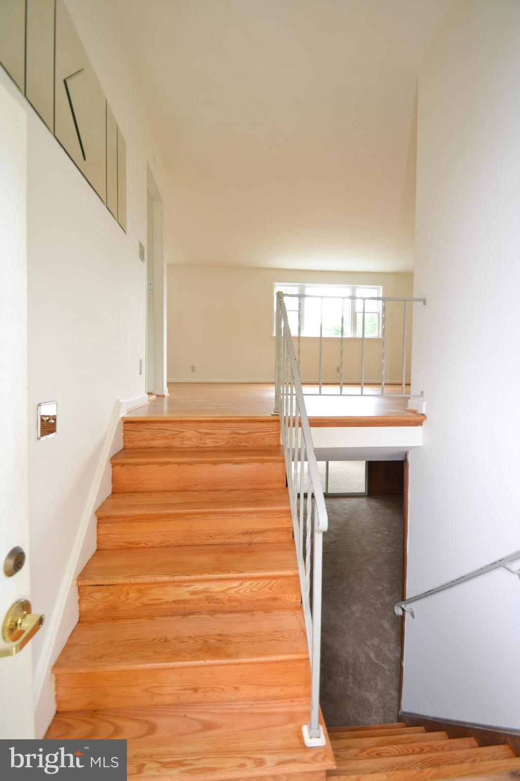 8638 Lucerne Road Randallstown, MD 21133 - Photo 2 of 33 Foyer