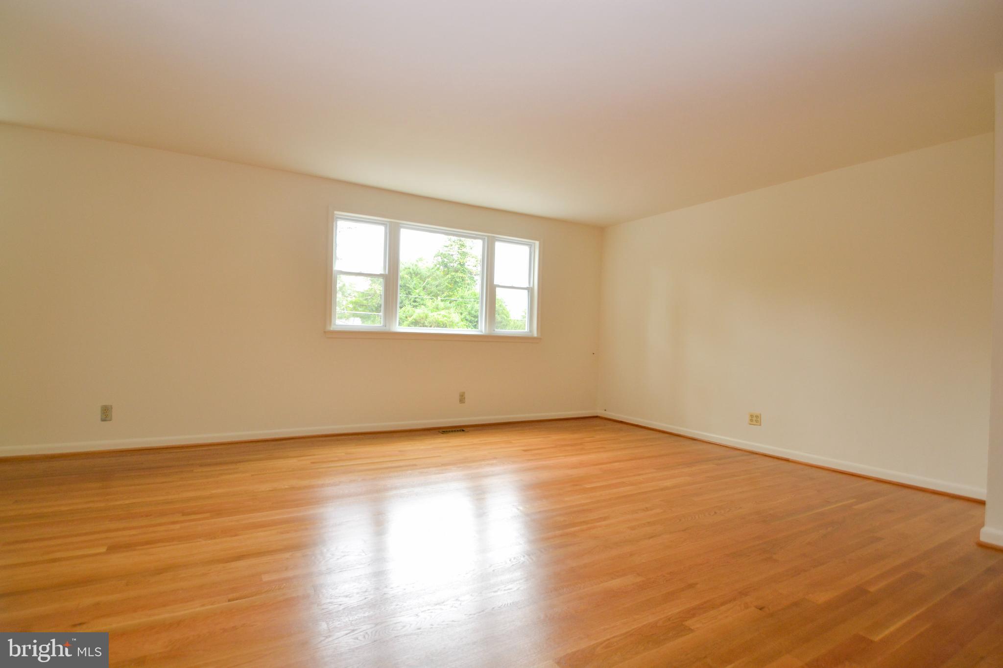 8638 Lucerne Road Randallstown, MD 21133 - Photo 3 of 33 Living room