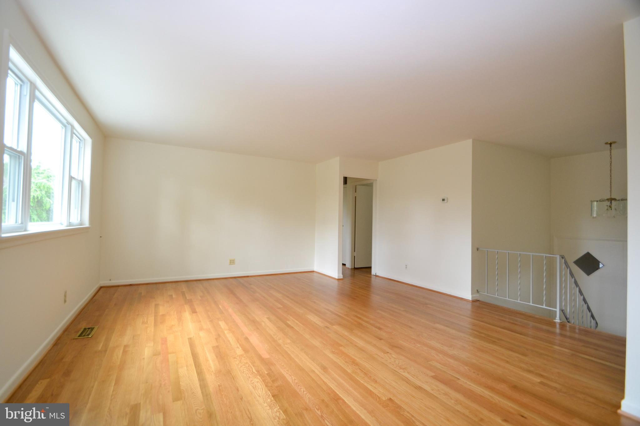 8638 Lucerne Road Randallstown, MD 21133 - Photo 4 of 33 Living room