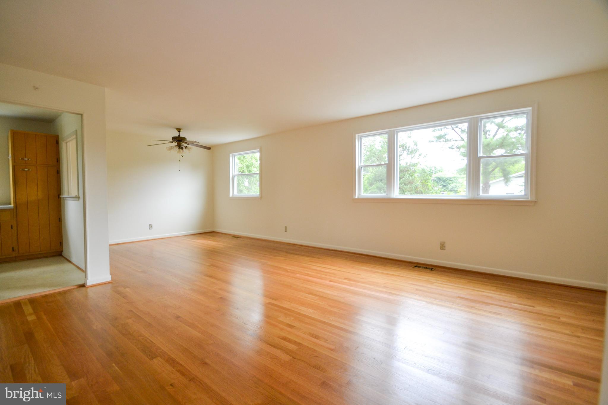 8638 Lucerne Road Randallstown, MD 21133 - Photo 5 of 33 Living room
