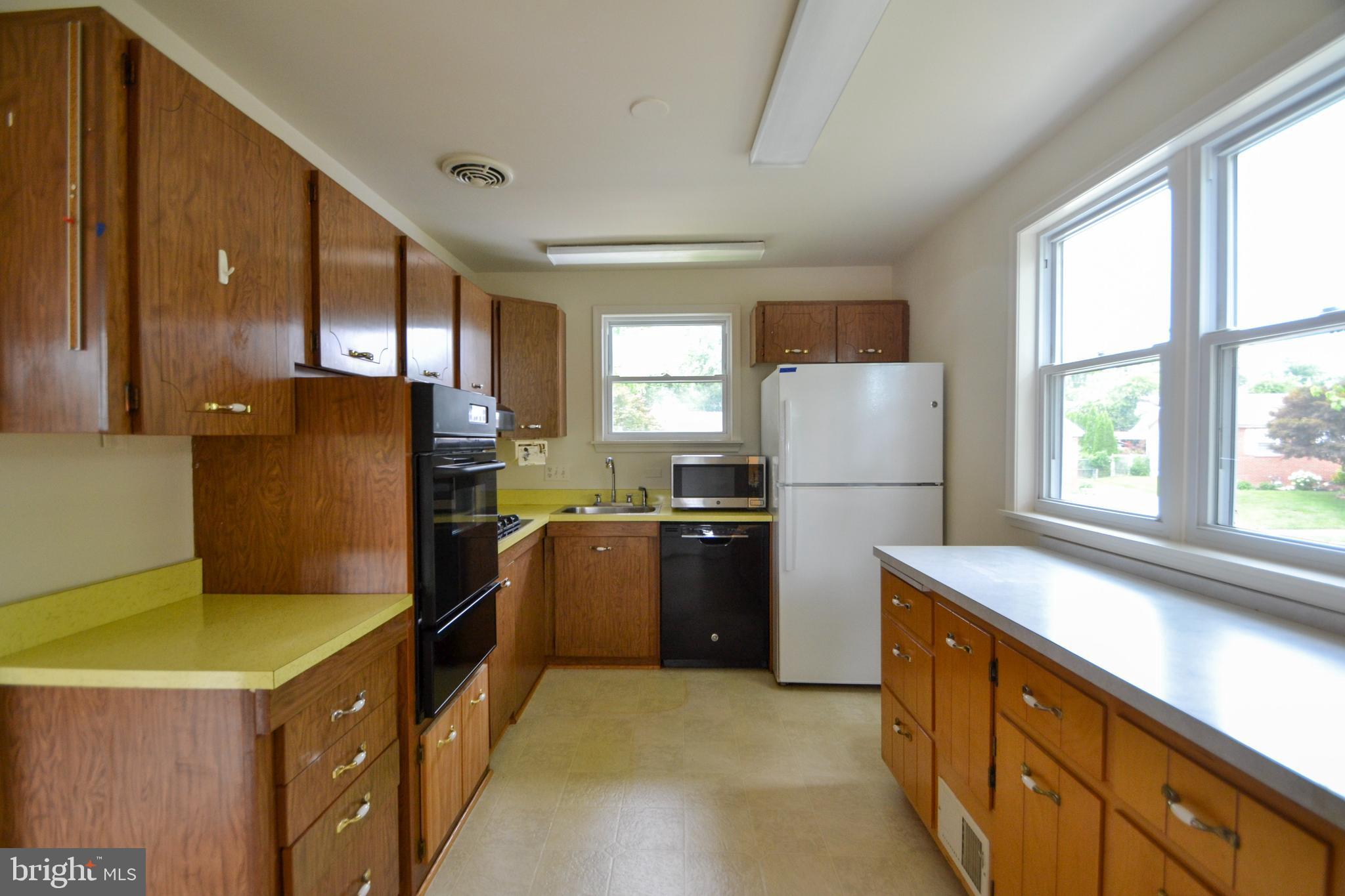 8638 Lucerne Road Randallstown, MD 21133 - Photo 9 of 33 Kitchen