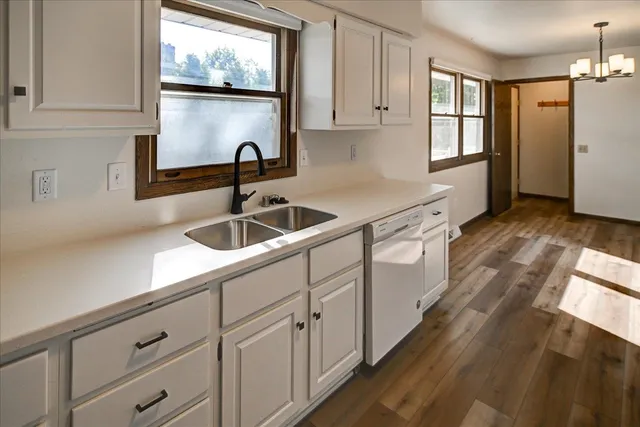 $2,500 | 6715 Century, Middleton, WI 53562