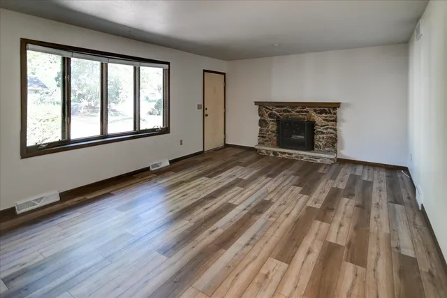 $2,500 | 6715 Century, Middleton, WI 53562