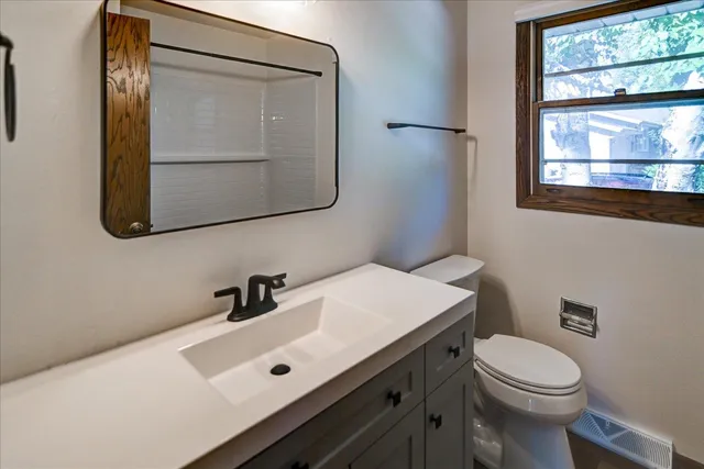 $2,500 | 6715 Century, Middleton, WI 53562