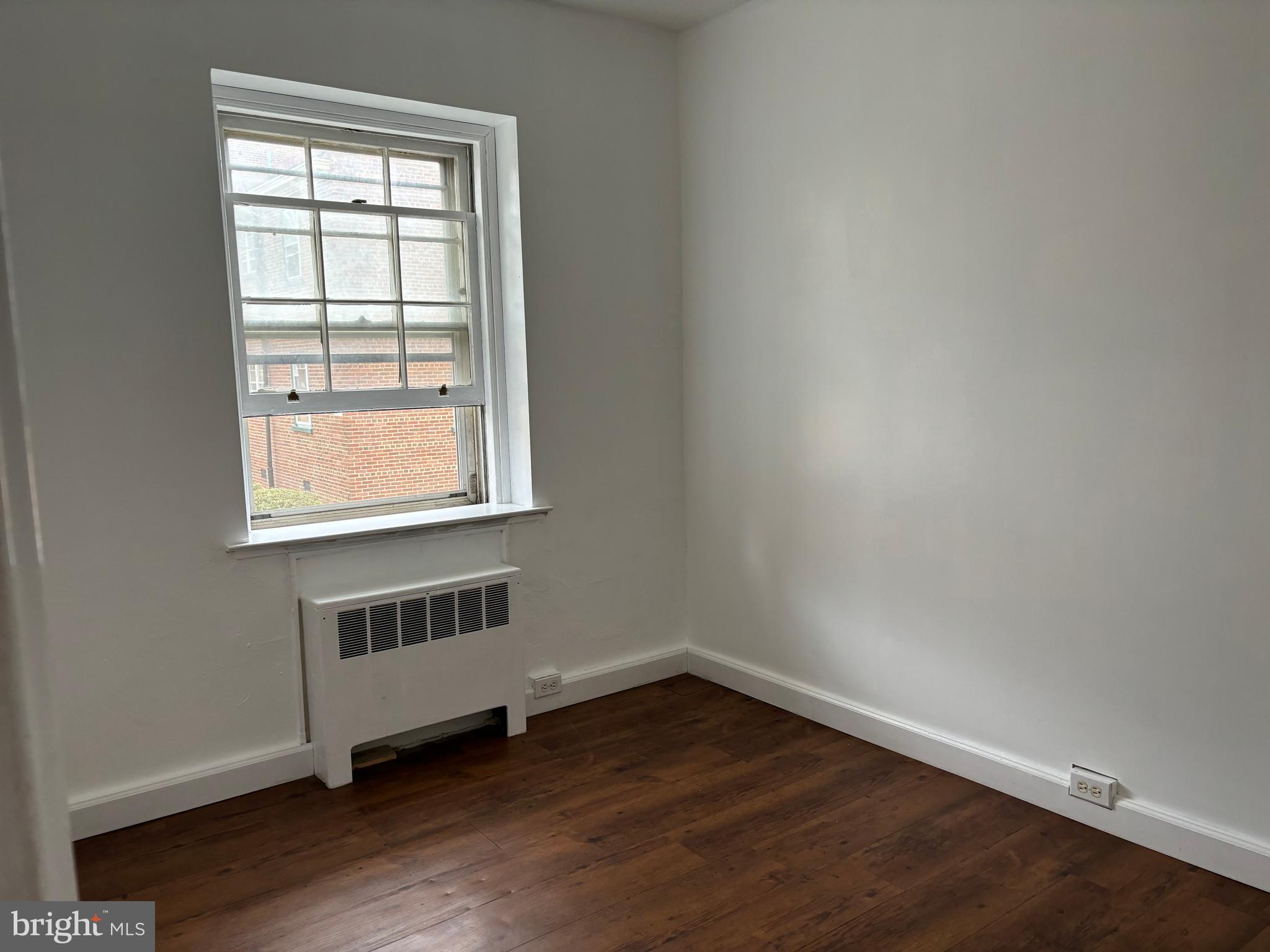 676 Perth Place, Unit B Philadelphia, PA 19123 - Photo 17 of 43 Bedroom 2