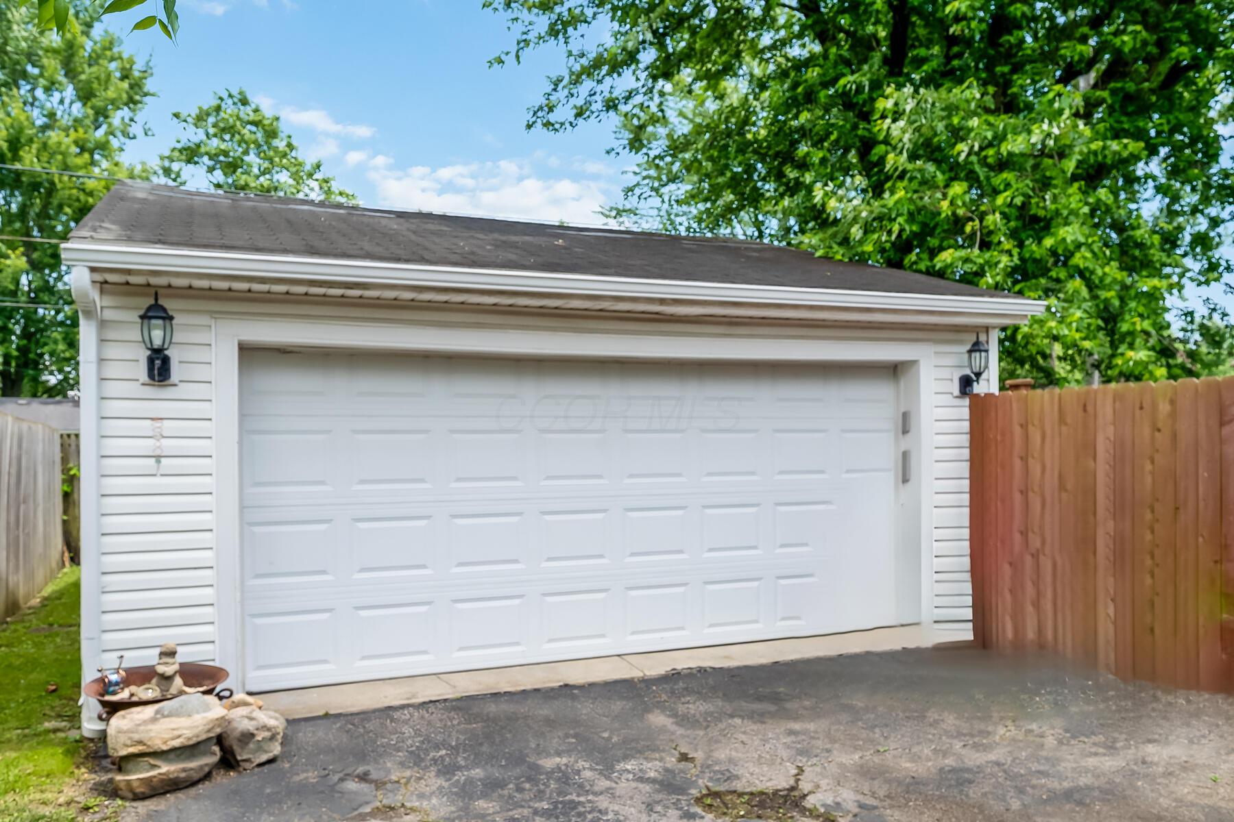 19 Vaughn Road Delaware, OH 43015 - Photo 4 of 32 2 Car Detached Garage