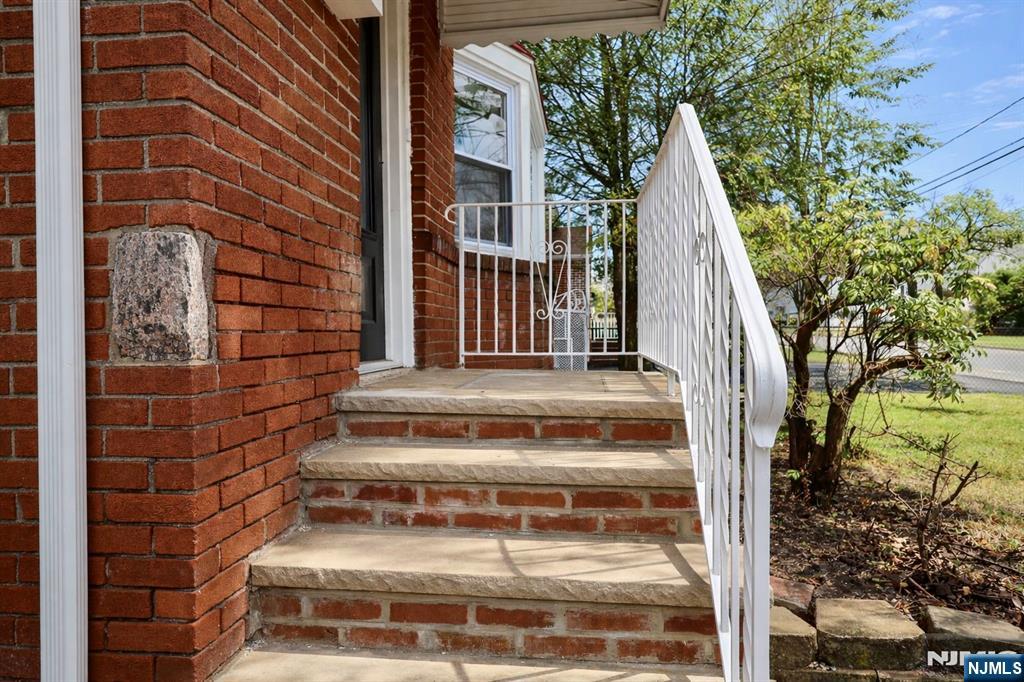 86 Howland Avenue Teaneck, NJ 07666 - Photo 5 of 50