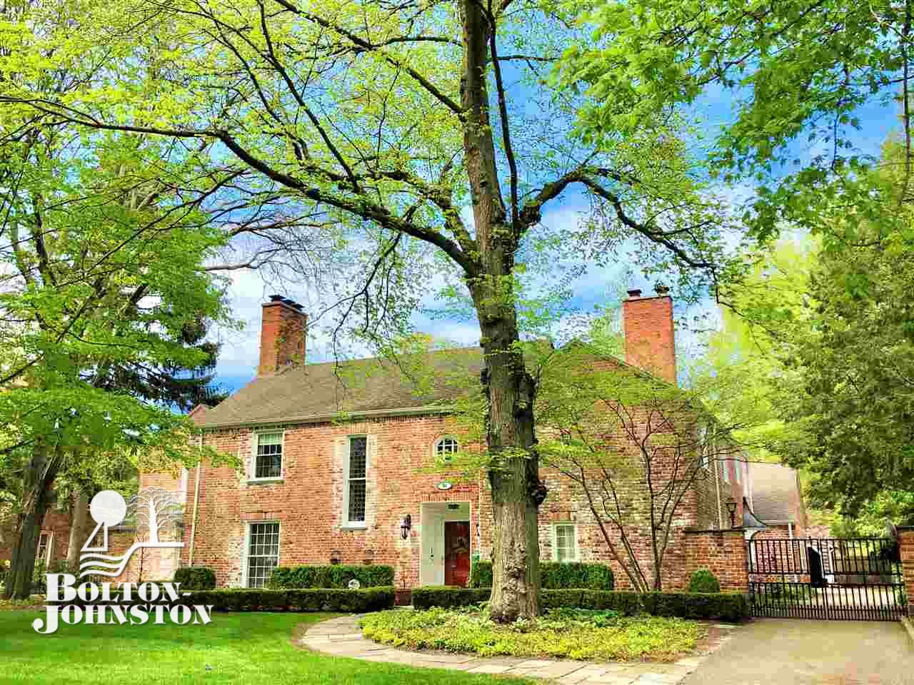 94 Touraine Road Grosse Pointe, MI 48236 - Photo 1 of 95 94 Touraine