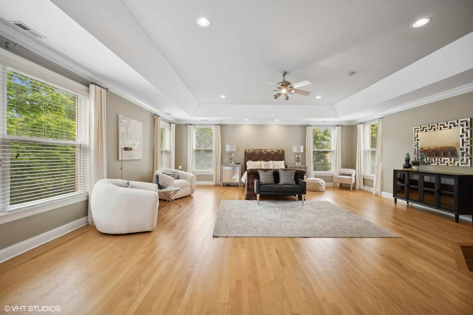 41 Scott Loop Highland Park, IL 60035 - Photo 20 of 50 a living room with furniture and wooden floor