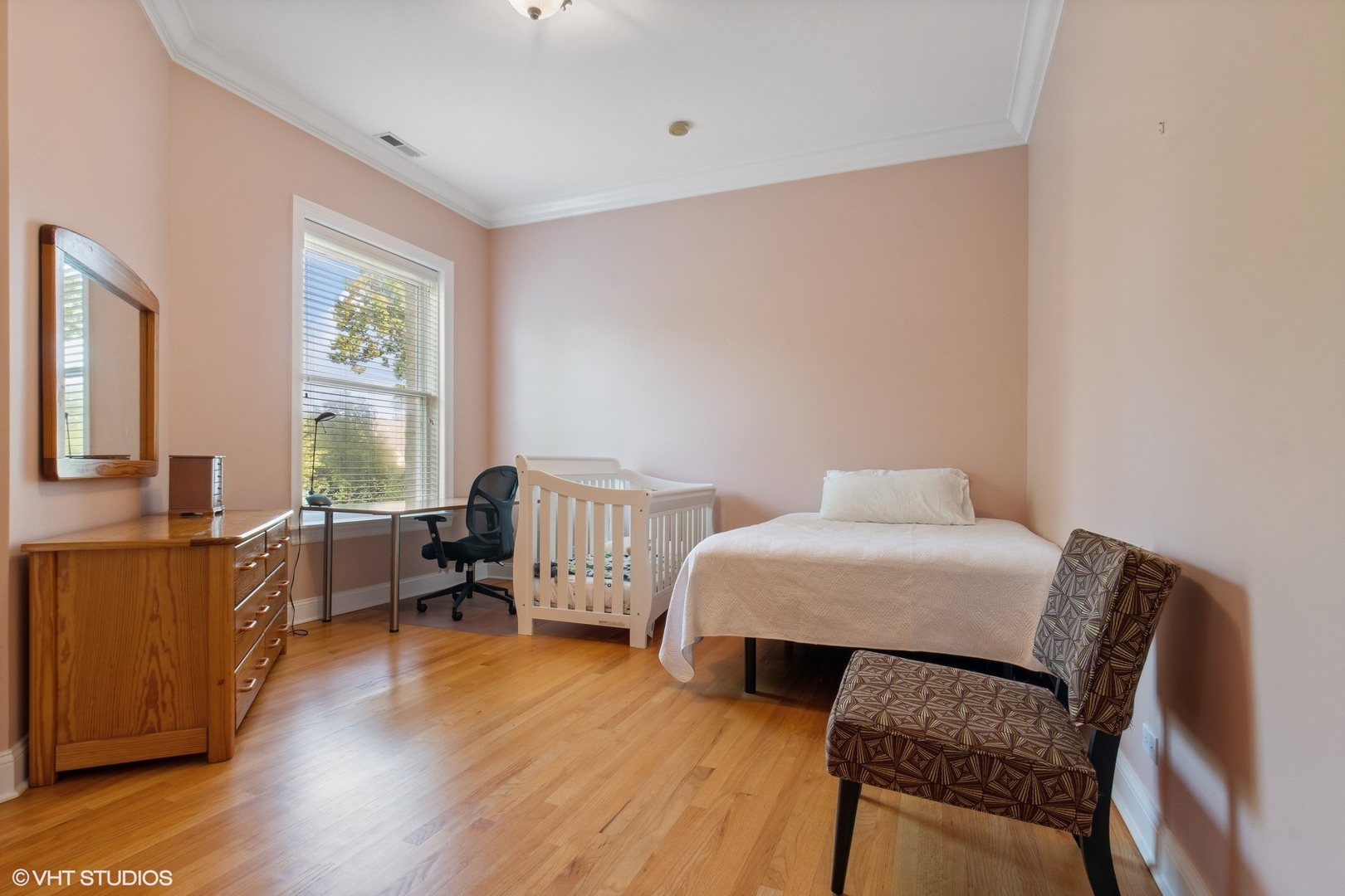 41 Scott Loop Highland Park, IL 60035 - Photo 26 of 50 a living room with furniture and wooden floor