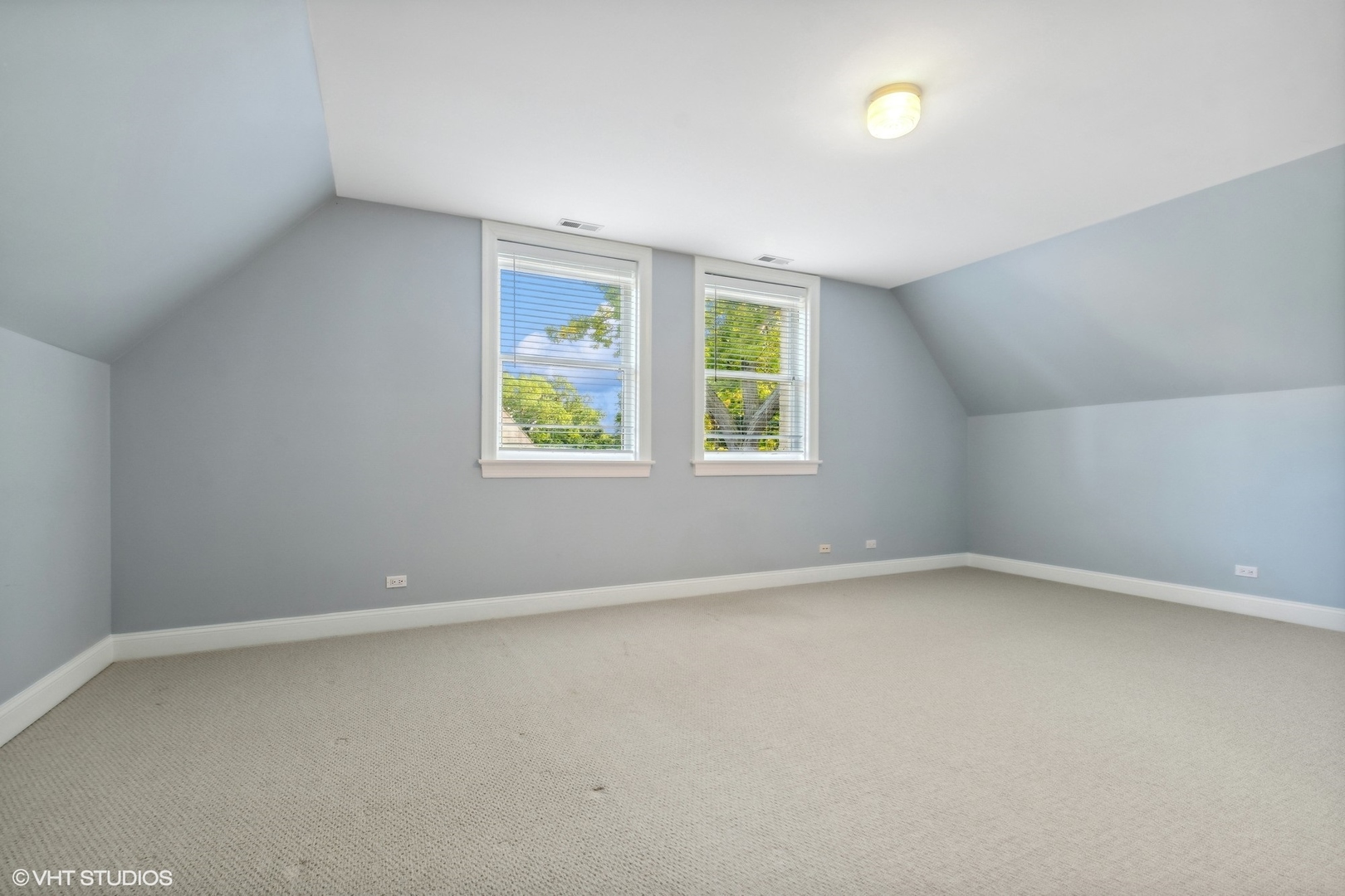 41 Scott Loop Highland Park, IL 60035 - Photo 32 of 50 an empty room with windows