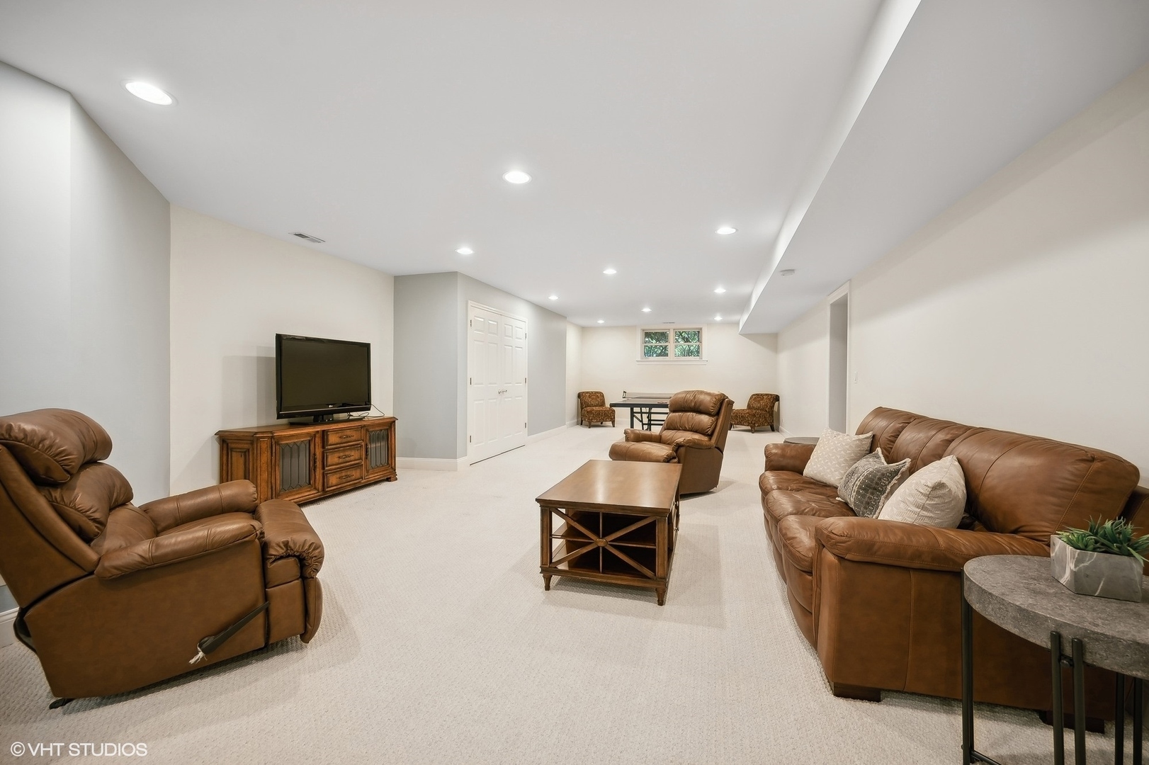 41 Scott Loop Highland Park, IL 60035 - Photo 36 of 50 a living room with furniture and a flat screen tv