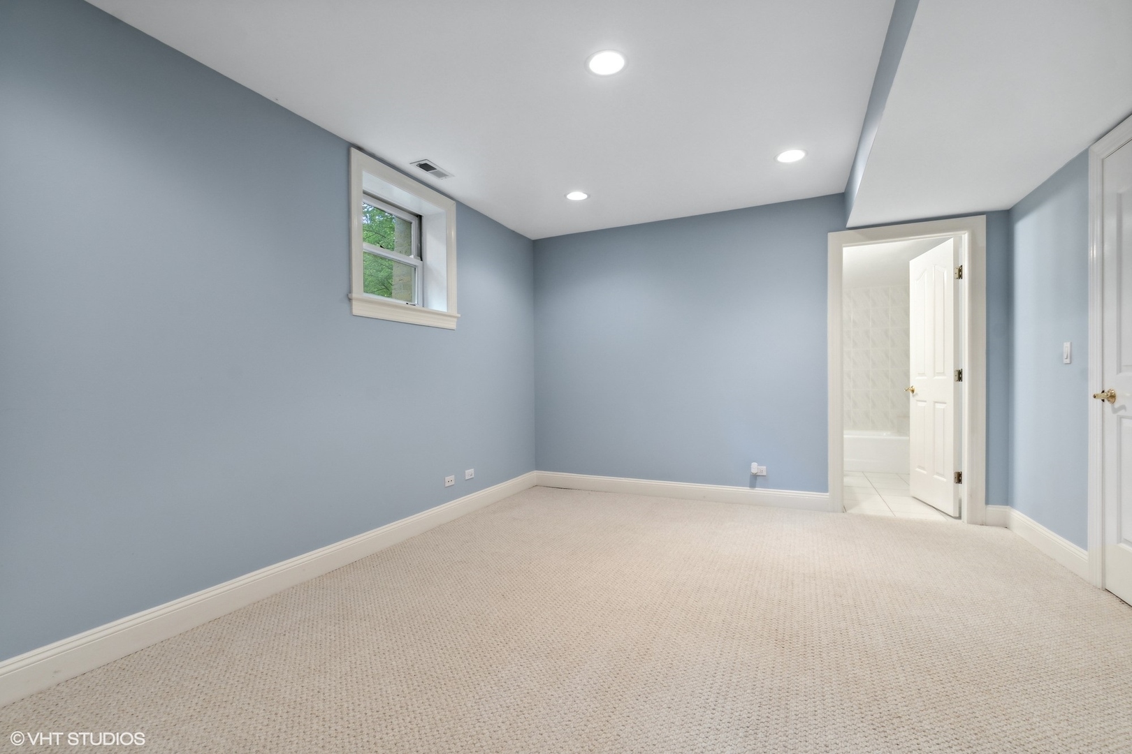 41 Scott Loop Highland Park, IL 60035 - Photo 37 of 50 a view of an empty room