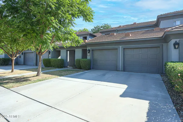 $289,000 | 7401 West Arrowhead Clubhouse Drive, Unit 2047, Glendale, AZ 85308