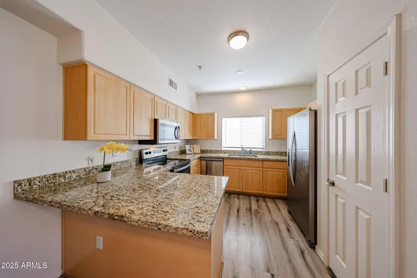 $289,000 | 7401 West Arrowhead Clubhouse Drive, Unit 2047, Glendale, AZ 85308