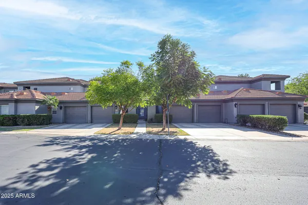 $289,000 | 7401 West Arrowhead Clubhouse Drive, Unit 2047, Glendale, AZ 85308