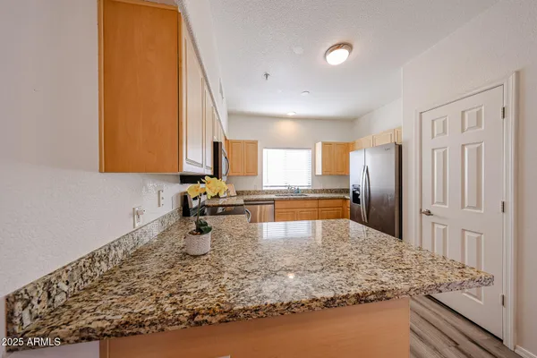 $289,000 | 7401 West Arrowhead Clubhouse Drive, Unit 2047, Glendale, AZ 85308