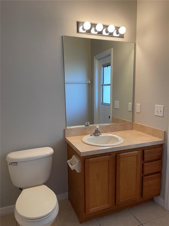 606 Sunset View Drive Davenport, FL 33837 - Photo 21 of 30 a bathroom with a toilet a sink and mirror