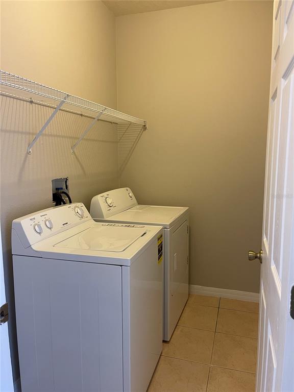 606 Sunset View Drive Davenport, FL 33837 - Photo 27 of 30 a utility room with dryer and washer