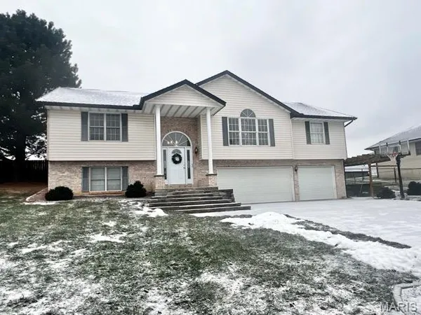 $365,000 | 10 Hibiscus Lane, Hannibal, MO 63401