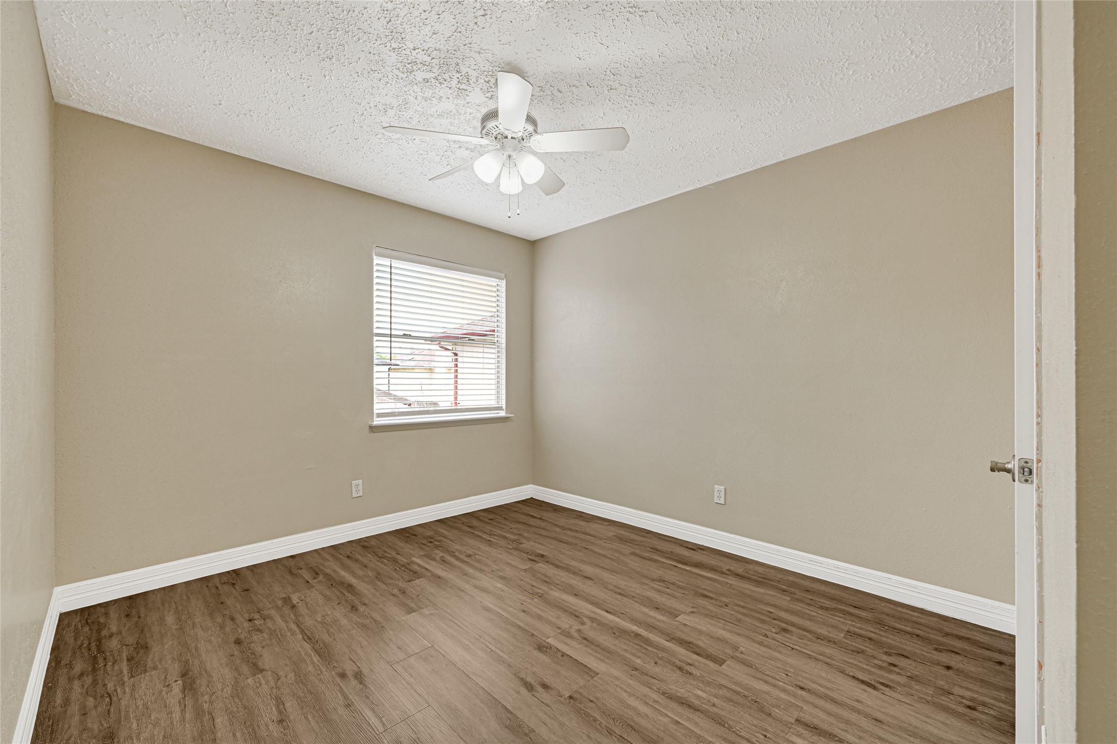 12322 Meadow Ridge Drive Stafford, TX 77477 - Photo 28 of 39 Bedroom number two upstairs