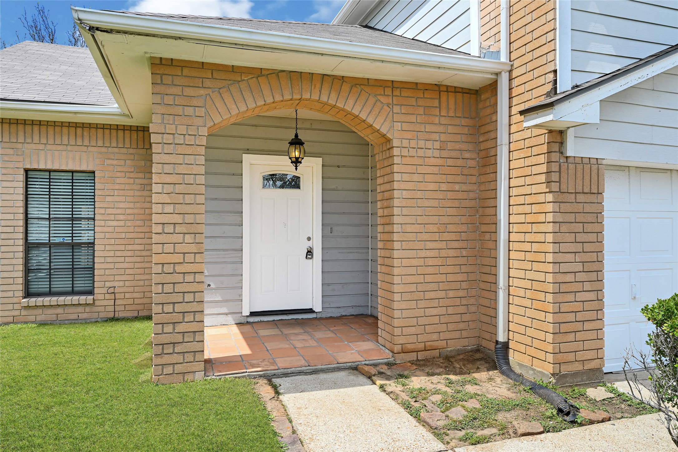 12322 Meadow Ridge Drive Stafford, TX 77477 - Photo 3 of 39 An inviting front porch
