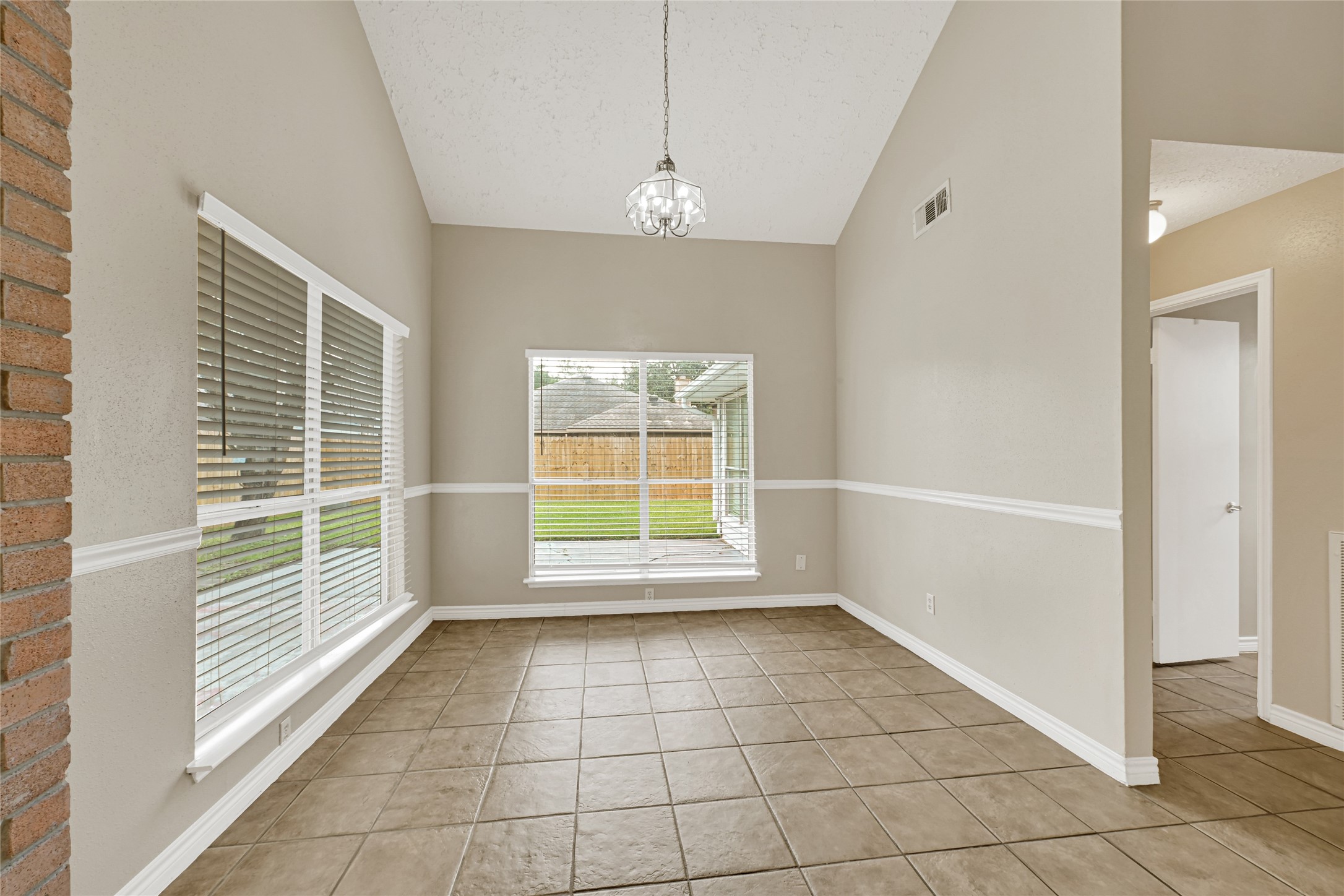 12322 Meadow Ridge Drive Stafford, TX 77477 - Photo 8 of 39 Spacious living area
