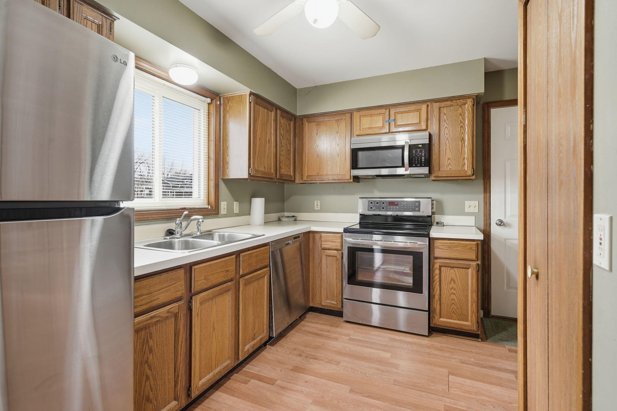 215 3rd Street Fenton, MI 48430 - Photo 11 of 26 11-web-or-mls-010_DSC04681 Michael Kreme