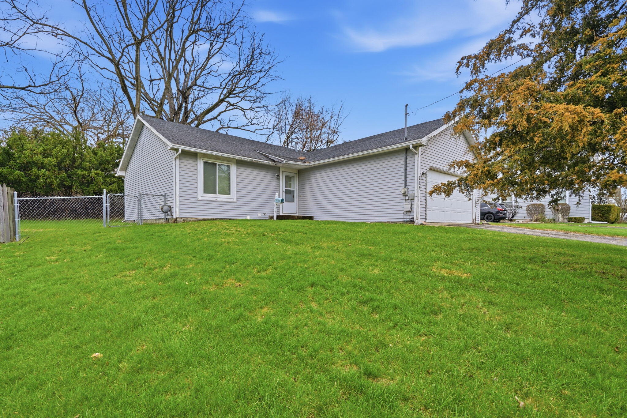 215 3rd Street Fenton, MI 48430 - Photo 2 of 26 2-web-or-mls-002_DSC04641 Michael Kremer