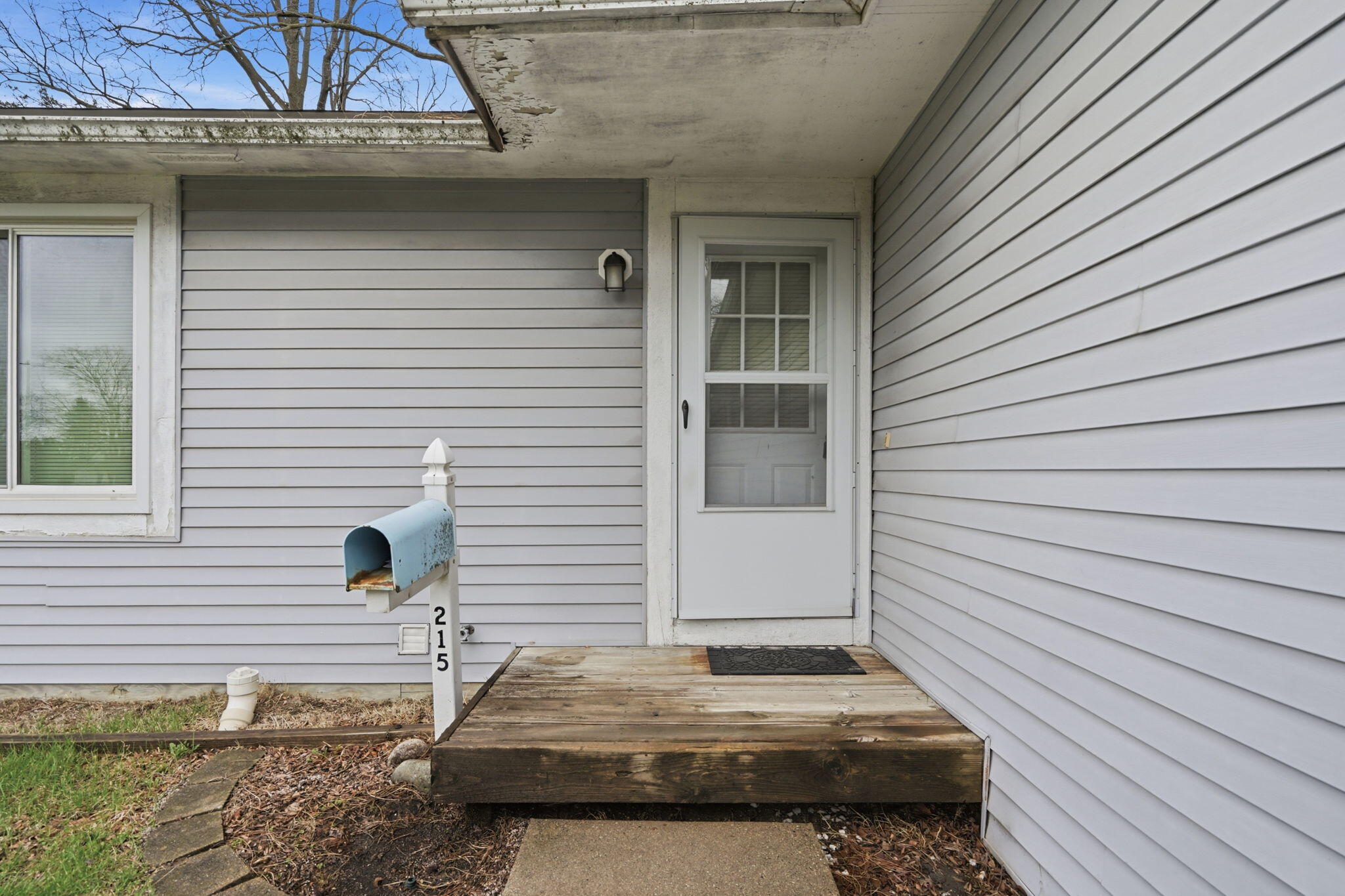 215 3rd Street Fenton, MI 48430 - Photo 5 of 26 5-web-or-mls-005_DSC04651 Michael Kremer